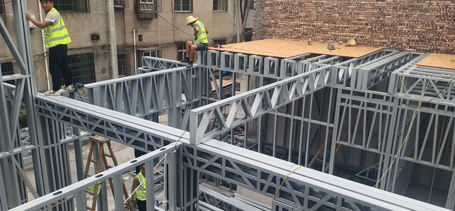 鍍鋁鋅輕鋼龍骨優(yōu)勢(shì)有哪些?(圖2) 鍍鋁鋅輕鋼龍骨優(yōu)勢(shì)有哪些?(圖2)