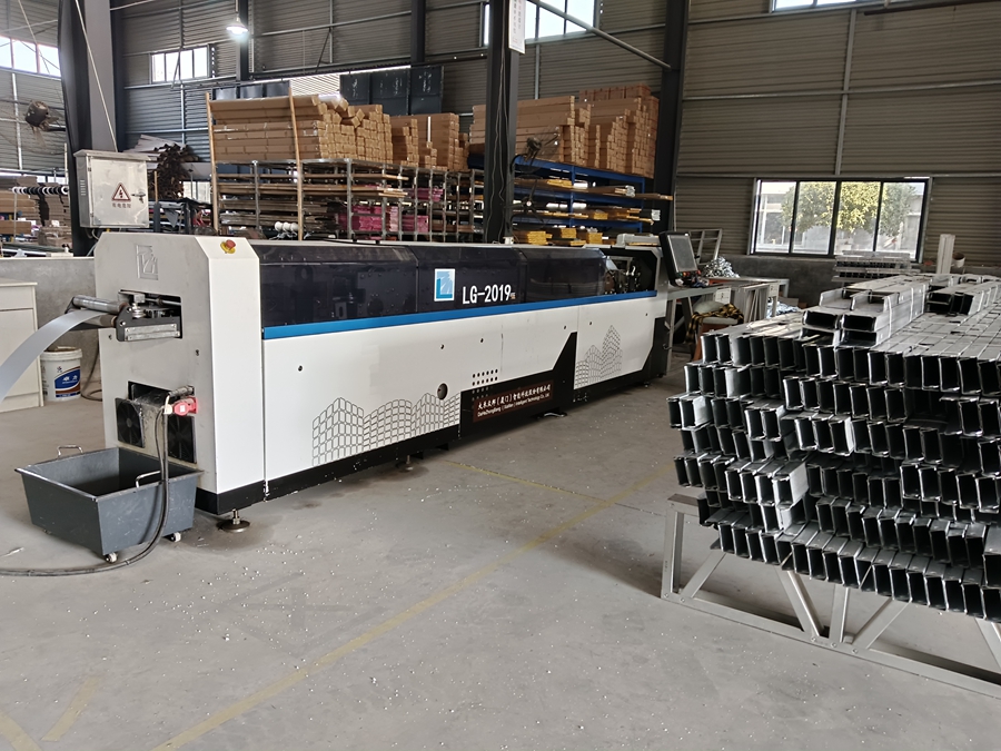 全自動(dòng)輕鋼別墅龍骨機(jī)有哪些種類？