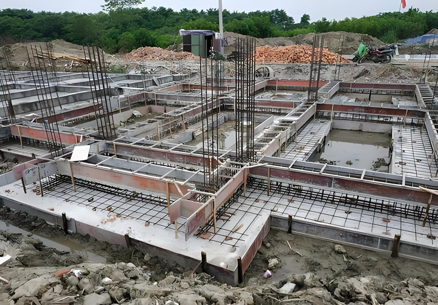 輕鋼別墅打地基好還是水泥地好？誰(shuí)主沉浮呢