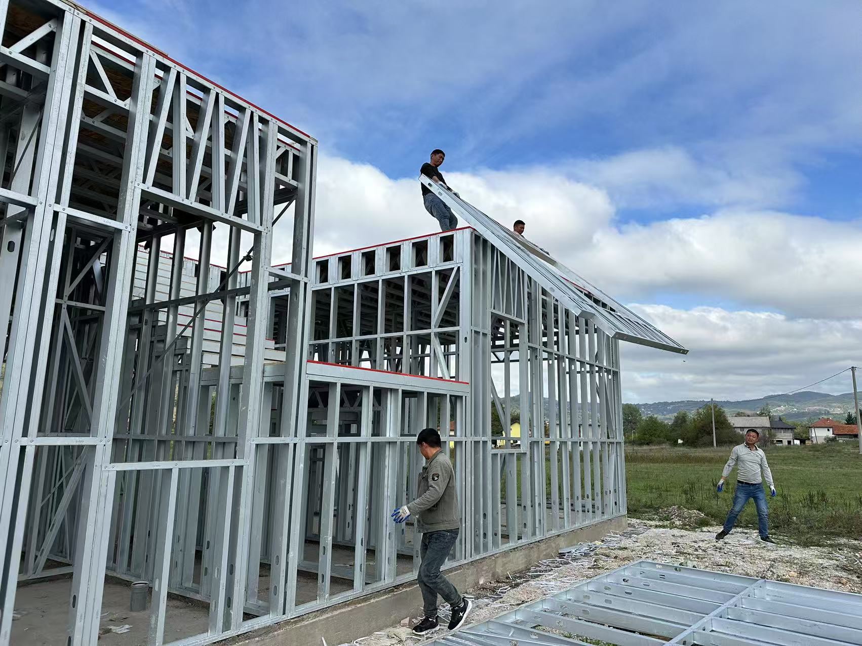 在農村搭建輕鋼別墅房子需要交稅嗎？稅收謎題揭曉